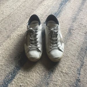 Golden gooses white on white with a blue heel. Men sizes 43 (10).